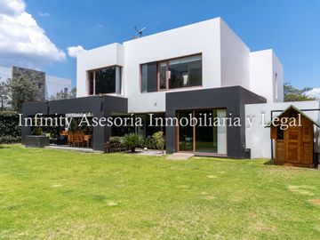 CASA EN VENTA TUMBACO