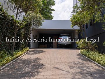 CASA EN VENTA TUMBACO