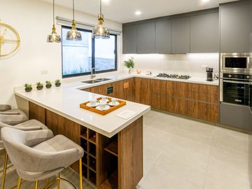 Casa en venta en El Nuevo Refugio Querétaro. 4 recámaras, 3 autos.