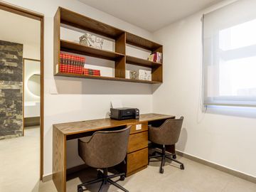 Casa en venta en El Nuevo Refugio Querétaro. 4 recámaras, 3 autos.
