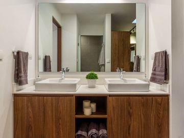 Casa en venta en El Nuevo Refugio Querétaro. 4 recámaras, 3 autos.