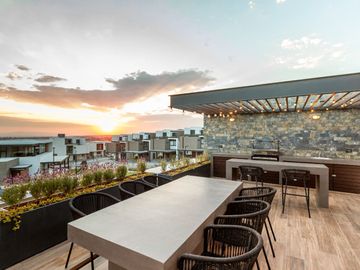 Casa en venta en El Nuevo Refugio Querétaro. 4 recámaras, 3 autos.