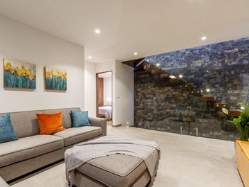 Casa en venta en El Nuevo Refugio Querétaro. 4 recámaras, 3 autos.