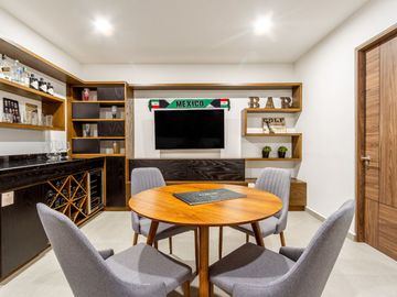 Casa en venta en El Nuevo Refugio Querétaro. 4 recámaras, 3 autos.