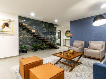 Casa en venta en El Nuevo Refugio Querétaro. 4 recámaras, 3 autos.