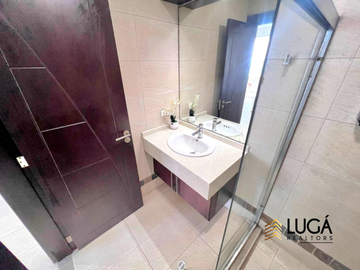 Departamento totalmente amoblado frente al mar en venta, sector playa Murciélago, edificio cuenta con generador de luz propio,  Manta, Ecuador