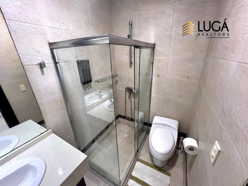 Departamento totalmente amoblado frente al mar en venta, sector playa Murciélago, edificio cuenta con generador de luz propio,  Manta, Ecuador