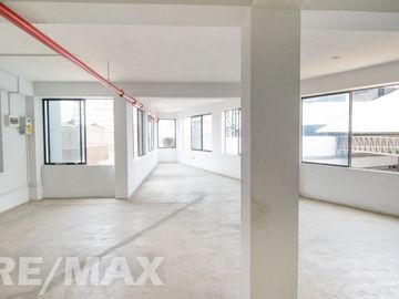 Alquiler de Oficina en Zona Industrial de Santa Anita 124 M2