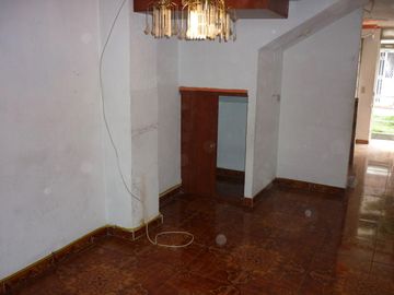 CASA TRES NIVELES URB/ MARICHUELA 100 Mtrs2 $230.000.000 negociables