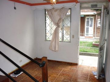 CASA TRES NIVELES URB/ MARICHUELA 100 Mtrs2 $230.000.000 negociables