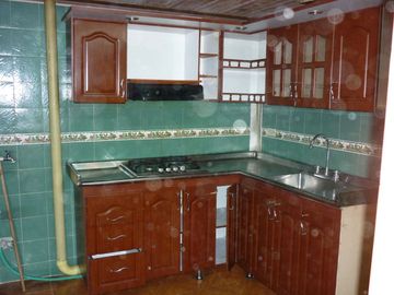 CASA TRES NIVELES URB/ MARICHUELA 100 Mtrs2 $230.000.000 negociables