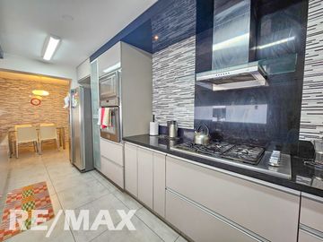SE ALQUILA INCREIBLE DUPLEX AMOBLADO, 430 M2. ZONA RESIDENCIAL CERCA A LA UNIVERSIDAD DE LIMA