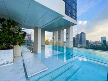 Muniq Langsuan | Unfurnished 2 Bed Luxury Condo For Sale