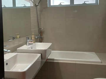 FOR SALE - Unit in Uptown Parksuites, BGC, Taguig City