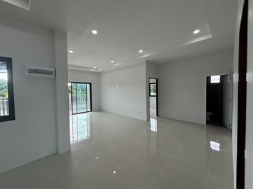Newly Built 3 Bedroom House 2.3km or 5 minutes from Mae Ramphueng Beach