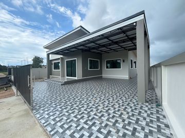 Newly Built 3 Bedroom House 2.3km or 5 minutes from Mae Ramphueng Beach