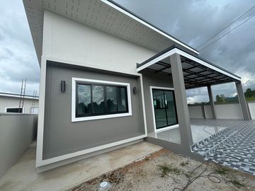 Newly Built 3 Bedroom House 2.3km or 5 minutes from Mae Ramphueng Beach