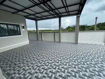 Newly Built 3 Bedroom House 2.3km or 5 minutes from Mae Ramphueng Beach