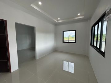 Newly Built 3 Bedroom House 2.3km or 5 minutes from Mae Ramphueng Beach