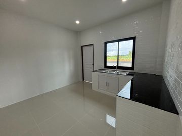 Newly Built 3 Bedroom House 2.3km or 5 minutes from Mae Ramphueng Beach
