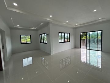 Newly Built 3 Bedroom House 2.3km or 5 minutes from Mae Ramphueng Beach