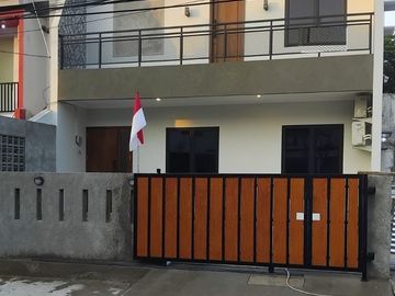 Rumah dijual Bumi Bintaro Permai ada Roof Top Bangunan Baru Semi Furnish
