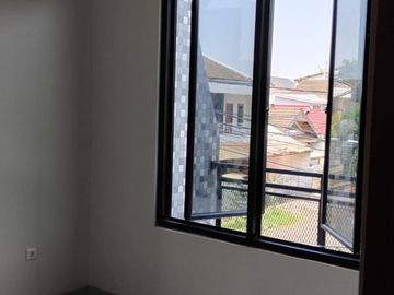 Rumah dijual Bumi Bintaro Permai ada Roof Top Bangunan Baru Semi Furnish