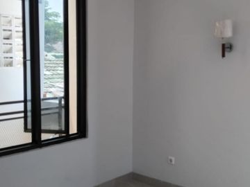 Rumah dijual Bumi Bintaro Permai ada Roof Top Bangunan Baru Semi Furnish