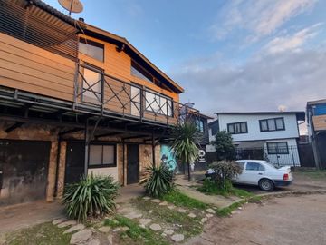 Amplia Casa con Local Comercial Sector Corvi