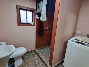 Amplia Casa con Local Comercial Sector Corvi