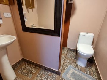 Amplia Casa con Local Comercial Sector Corvi