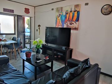 Amplia Casa con Local Comercial Sector Corvi
