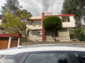 Vendo casa con terreno en el sector del Parque Metropolitano
