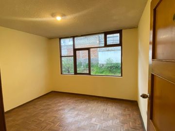 Vendo casa con terreno en el sector del Parque Metropolitano