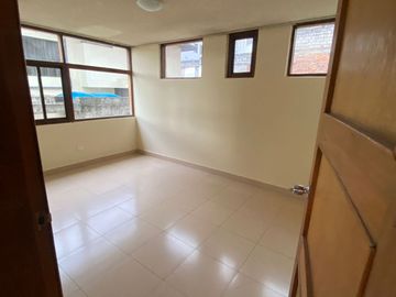 Vendo casa con terreno en el sector del Parque Metropolitano