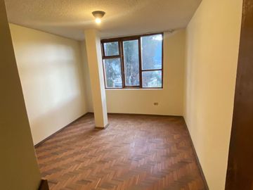 Vendo casa con terreno en el sector del Parque Metropolitano