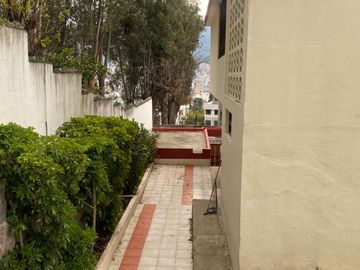 Vendo casa con terreno en el sector del Parque Metropolitano