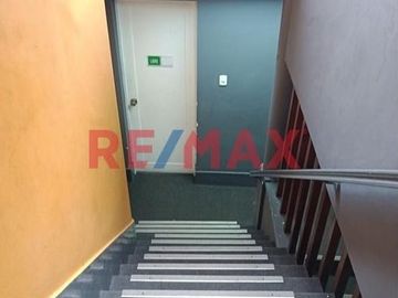 Venta de Casa Como Terreno Ubicada en Miraflores, cerca Malecón Cisneros