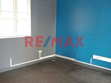 Venta de Casa Como Terreno Ubicada en Miraflores, cerca Malecón Cisneros