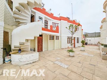 VENTA DE ACOGEDOR DEPARTAMENTO TIPO BUNGALOW CON TERRAZA, EN CONDOMINIO CERRADO PLAYA LOS PULPOS.