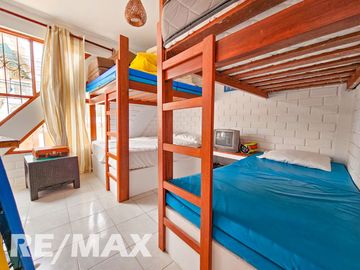VENTA DE ACOGEDOR DEPARTAMENTO TIPO BUNGALOW CON TERRAZA, EN CONDOMINIO CERRADO PLAYA LOS PULPOS.