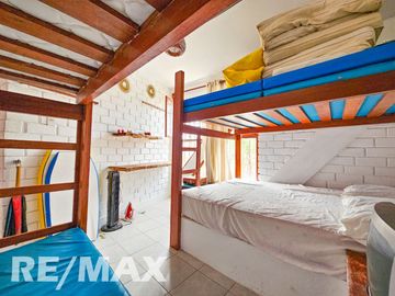 VENTA DE ACOGEDOR DEPARTAMENTO TIPO BUNGALOW CON TERRAZA, EN CONDOMINIO CERRADO PLAYA LOS PULPOS.