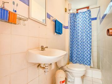 VENTA DE ACOGEDOR DEPARTAMENTO TIPO BUNGALOW CON TERRAZA, EN CONDOMINIO CERRADO PLAYA LOS PULPOS.