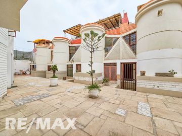 VENTA DE ACOGEDOR DEPARTAMENTO TIPO BUNGALOW CON TERRAZA, EN CONDOMINIO CERRADO PLAYA LOS PULPOS.