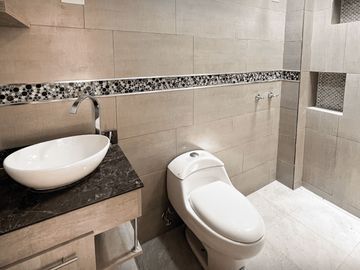 CASAS EN VENTA “Ahorra y Vive Verde: Tu Nuevo Hogar con Calefón Solar”