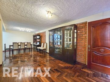EN VENTA DEPARTAMENTO EN SANTIAGO DE SURCO, 112 m2. Cerca a Plaza Vea de Av. Ayacucho.