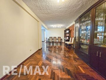 EN VENTA DEPARTAMENTO EN SANTIAGO DE SURCO, 112 m2. Cerca a Plaza Vea de Av. Ayacucho.