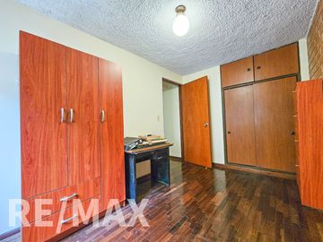 EN VENTA DEPARTAMENTO EN SANTIAGO DE SURCO, 112 m2. Cerca a Plaza Vea de Av. Ayacucho.