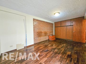 EN VENTA DEPARTAMENTO EN SANTIAGO DE SURCO, 112 m2. Cerca a Plaza Vea de Av. Ayacucho.