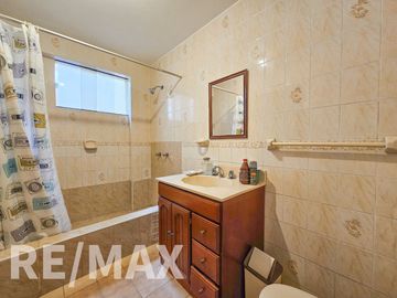 EN VENTA DEPARTAMENTO EN SANTIAGO DE SURCO, 112 m2. Cerca a Plaza Vea de Av. Ayacucho.